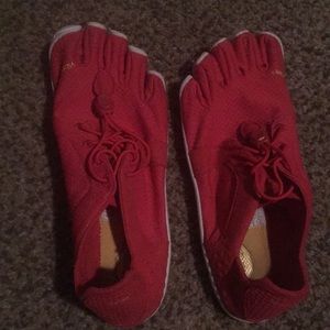 Vibram fivefingers size 37 (fits size 7 shoe)